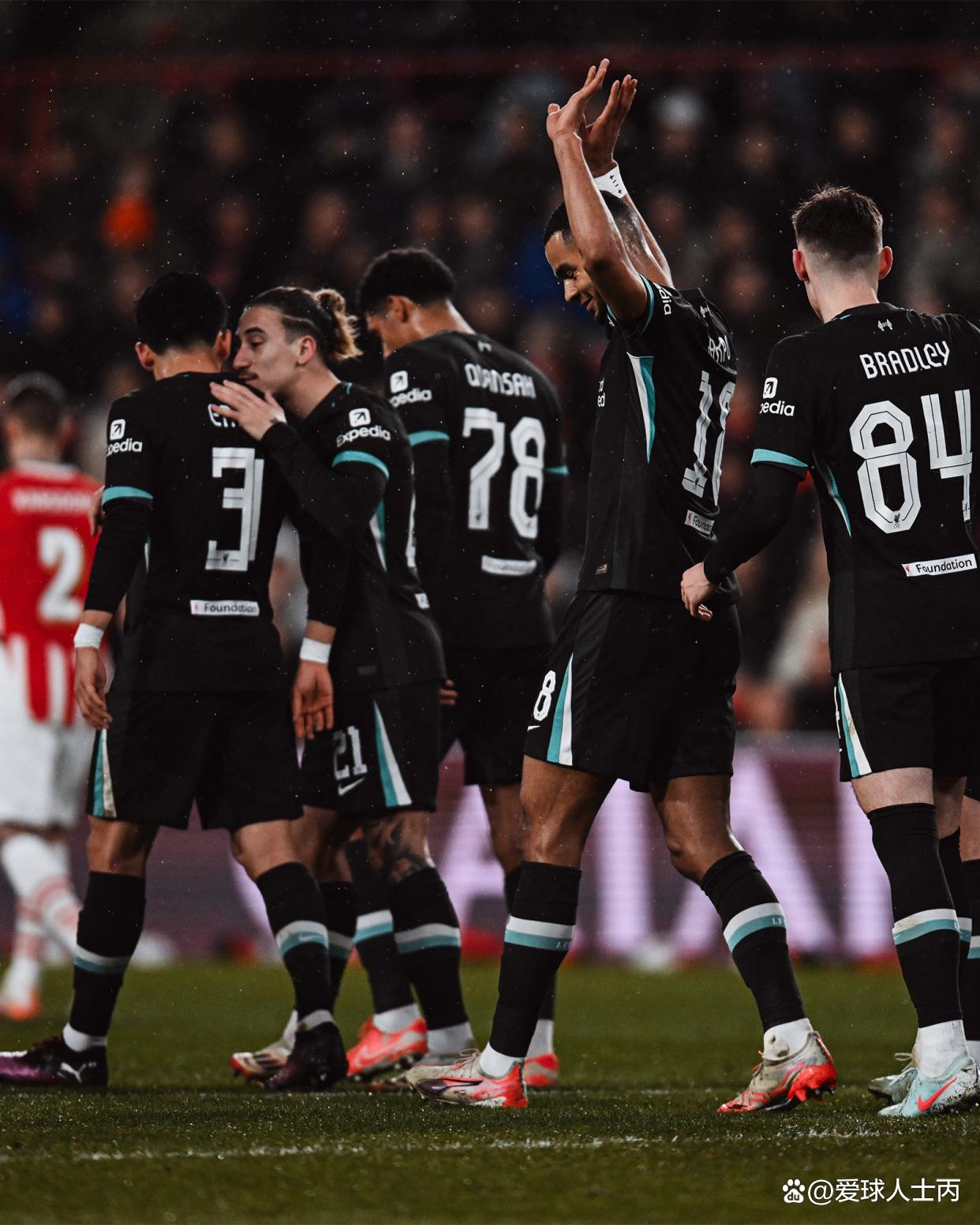 竞彩足球-曝AC米兰加速谈判皇马边后卫(在ac米兰和皇马都效力过的球员有哪些)