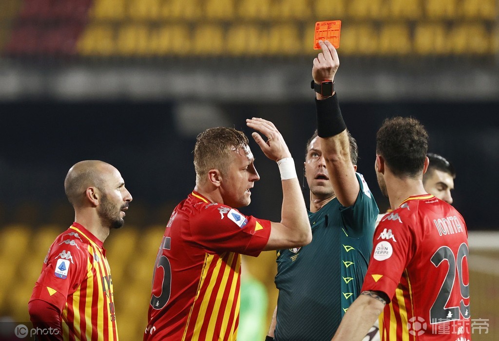 竞彩足球-意甲裁判执法尺度(法甲裁判故意踢球员后果)