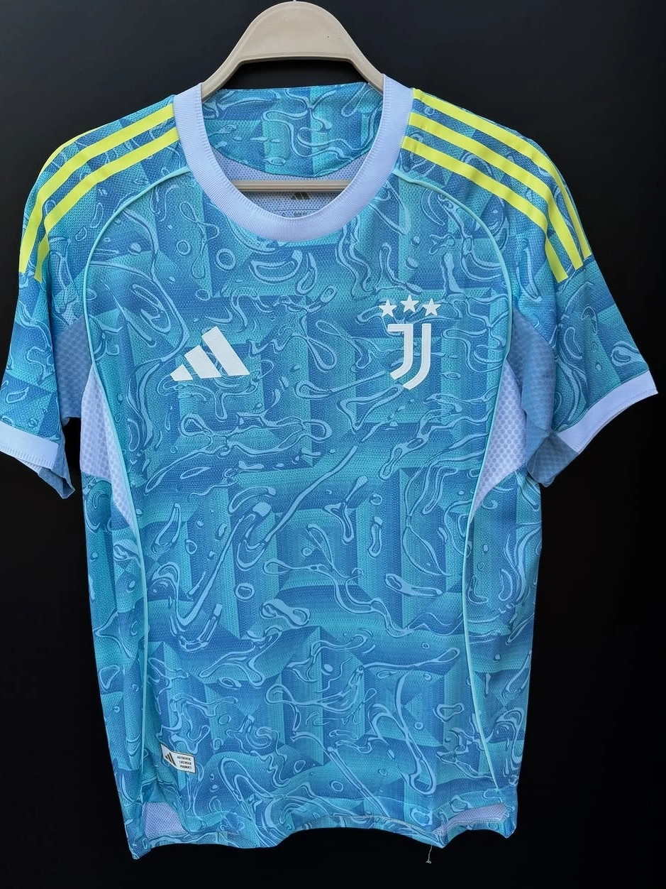 竞彩足球-尤文图斯球衣胸前广告(尤文图斯球衣是什么牌子的)