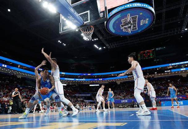 竞彩足球-包含布拉德利·比尔绕桩投篮的词条